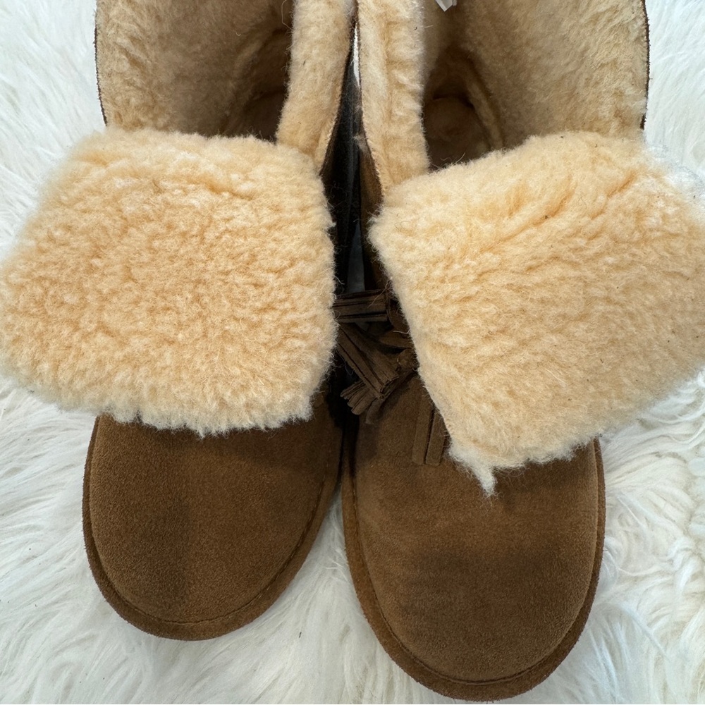 Great❗️BEARPAW Christie Suede Sheepskin Fringe Boots – Hickory (Chestnut Brown) - Picture 3 of 10